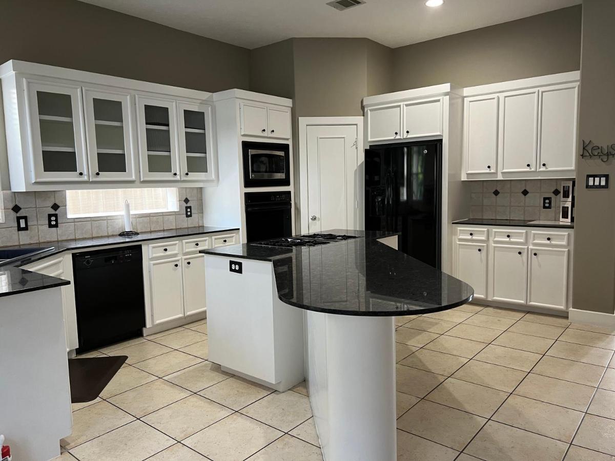 Wanderlust Villa Near Galleria Mall Хюстън Екстериор снимка
