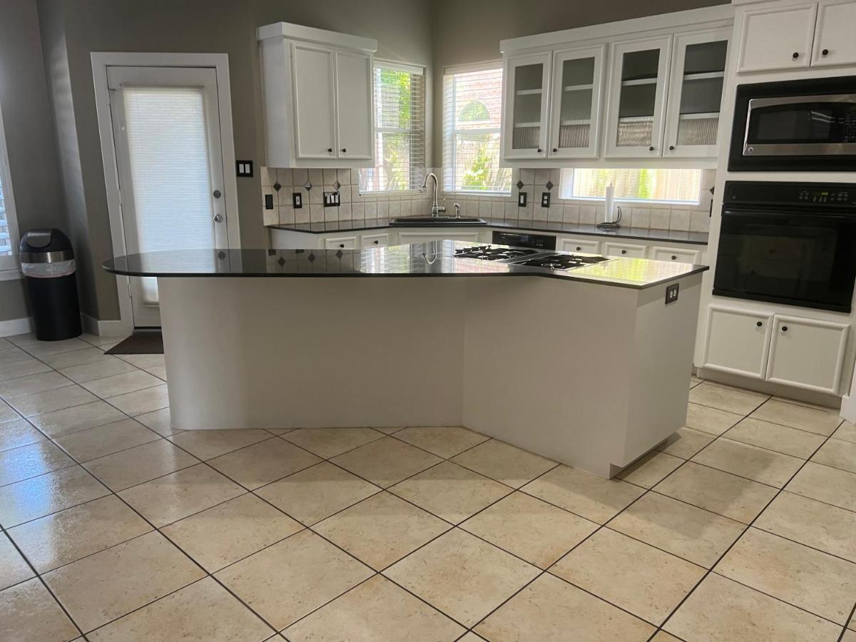 Wanderlust Villa Near Galleria Mall Хюстън Екстериор снимка