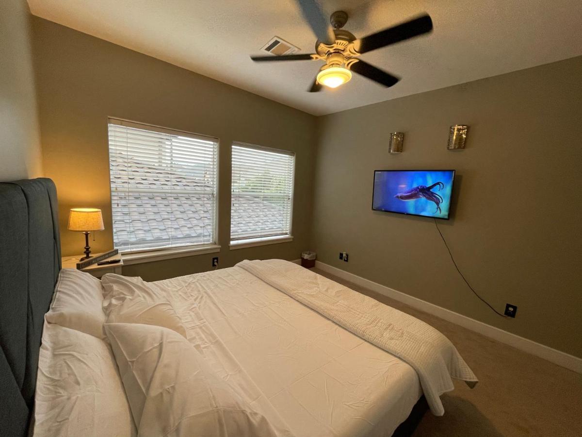 Wanderlust Villa Near Galleria Mall Хюстън Екстериор снимка
