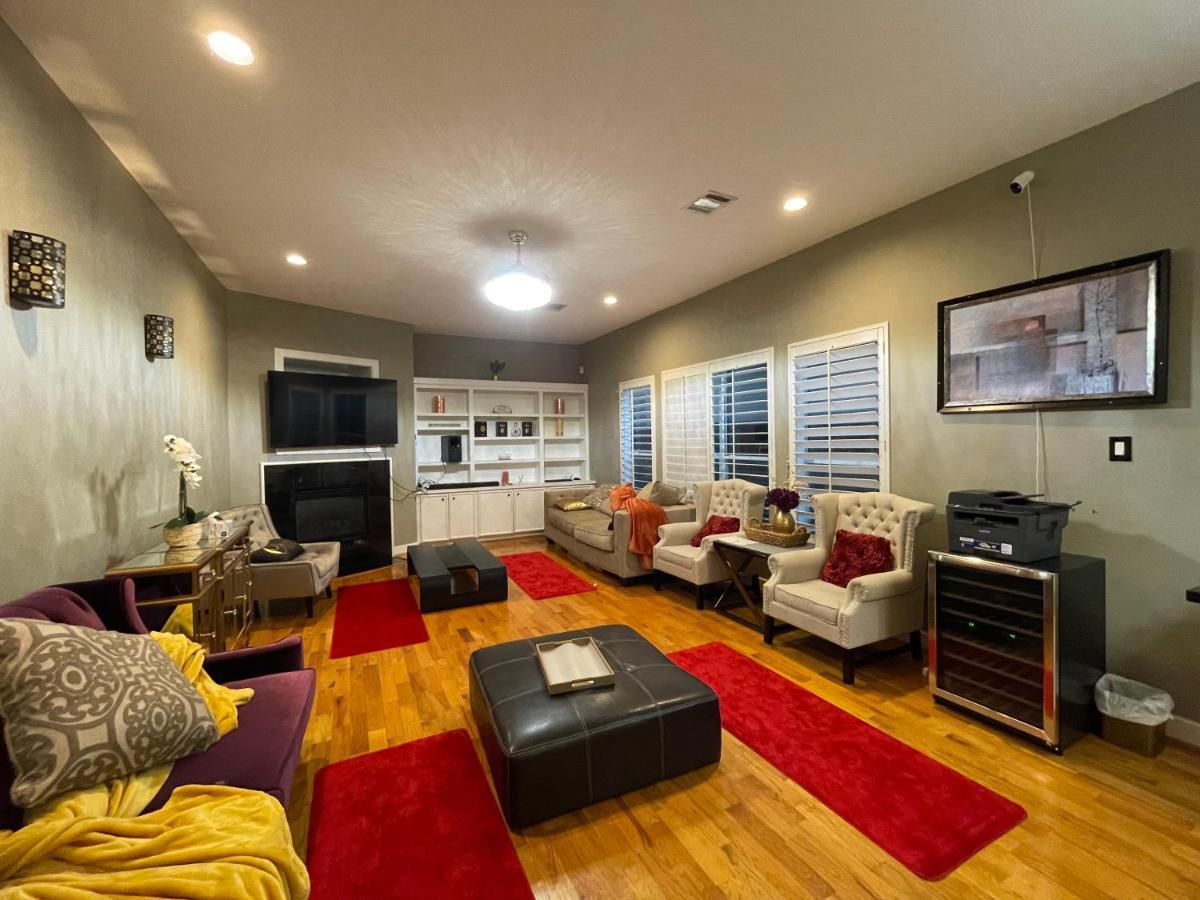 Wanderlust Villa Near Galleria Mall Хюстън Екстериор снимка