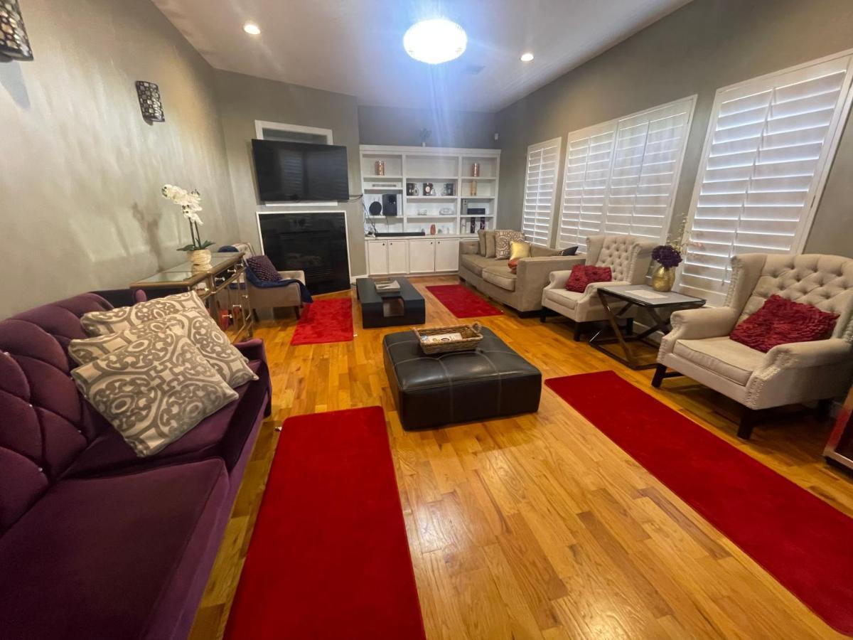 Wanderlust Villa Near Galleria Mall Хюстън Екстериор снимка