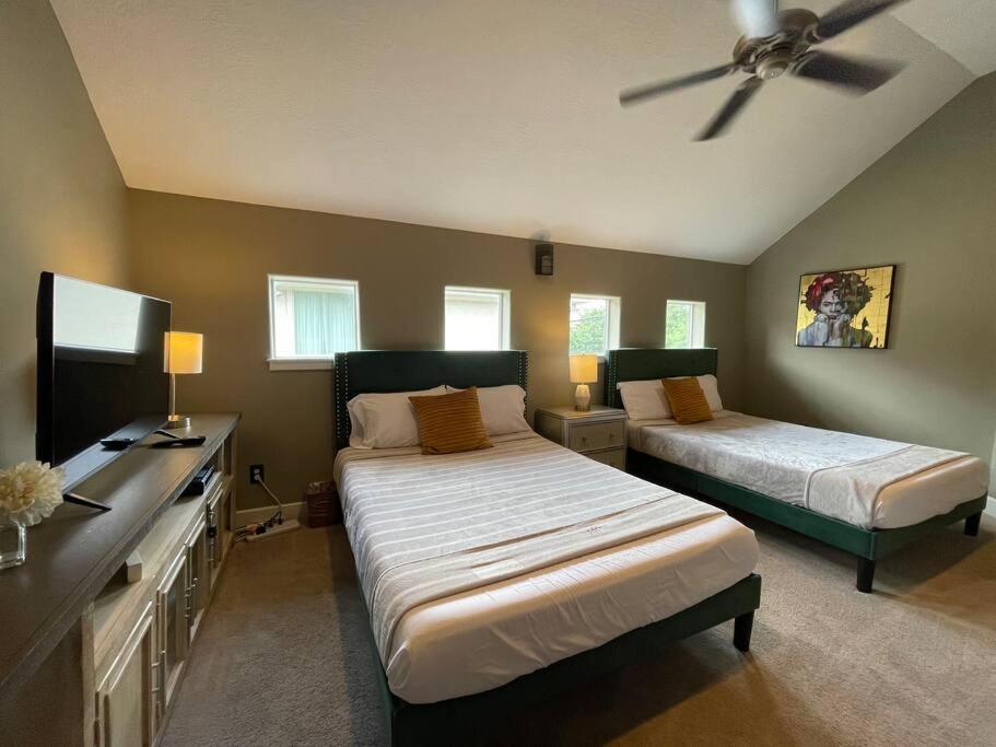 Wanderlust Villa Near Galleria Mall Хюстън Екстериор снимка