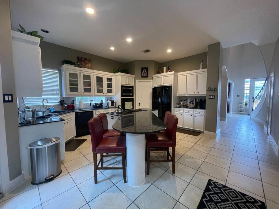 Wanderlust Villa Near Galleria Mall Хюстън Екстериор снимка