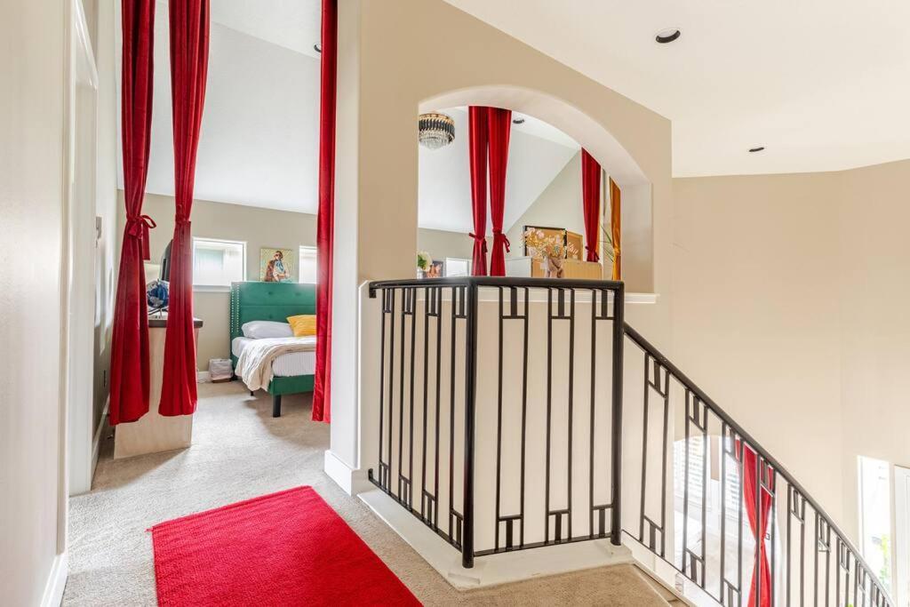 Wanderlust Villa Near Galleria Mall Хюстън Екстериор снимка