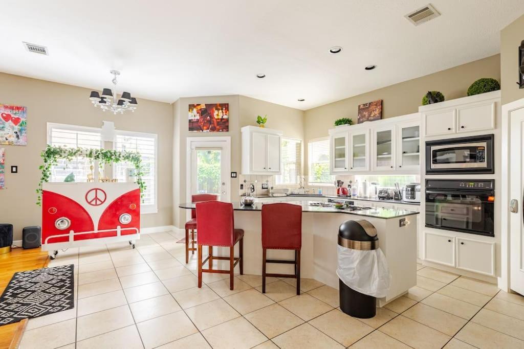 Wanderlust Villa Near Galleria Mall Хюстън Екстериор снимка