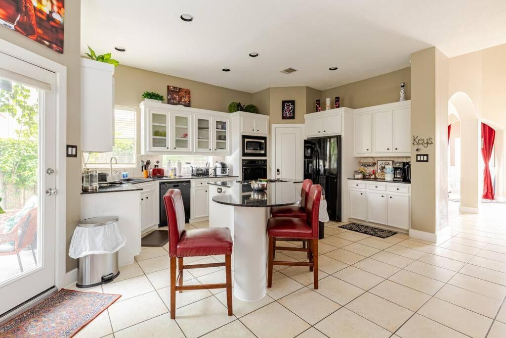 Wanderlust Villa Near Galleria Mall Хюстън Екстериор снимка