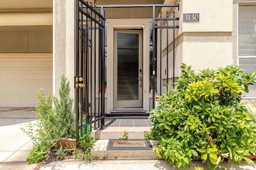 Wanderlust Villa Near Galleria Mall Хюстън Екстериор снимка