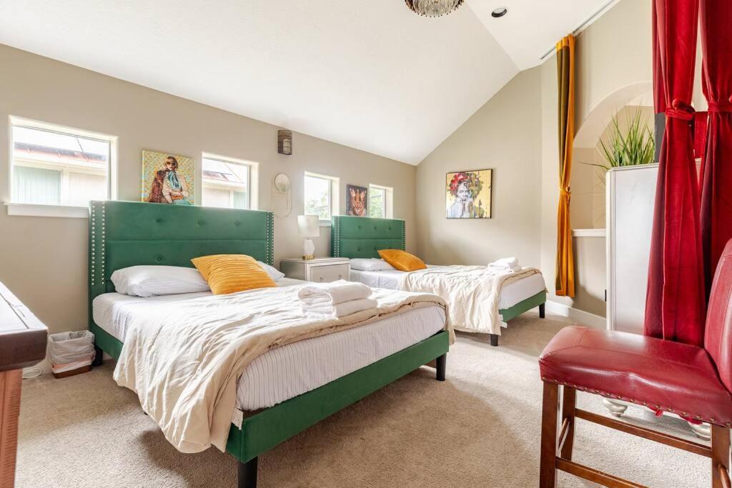 Wanderlust Villa Near Galleria Mall Хюстън Екстериор снимка